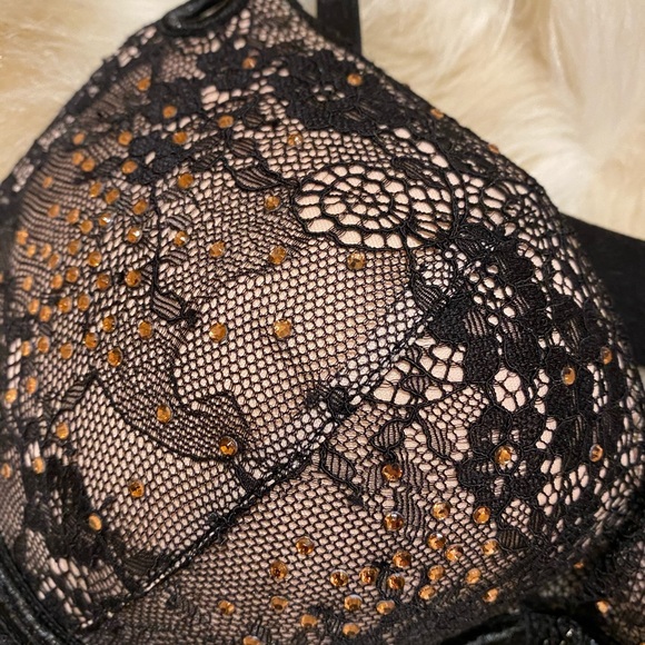 Victoria’s Secret Bra - Picture 2 of 9